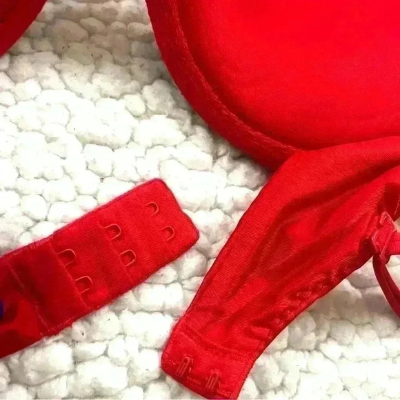 Victoria’s Secret Very Sexy Red Pad Push Up Lace Removable Straps Bra Size 32D - Picture 9 of 13